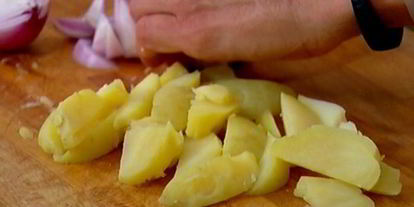 Шаг 2: салата с картофелем, фенхелем и копченой семгой