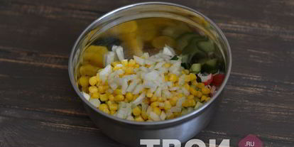 Шаг 2: салата с картофелем и кукурузой