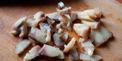 Шаг 4: салата с картофелем, свеклой и копченой скумбрией