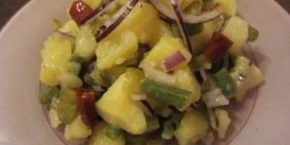 Шаг 5: салата с картошкой и солеными огурцами