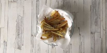 Шаг 1: салата с жареной картошкой