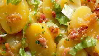 Рецепт Теплого картофельного салата с хрустящим беконом