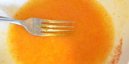 Шаг 2: теплого картофельного салата с красным луком и оливками