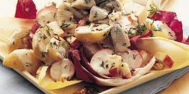 Рецепт теплого картофельного салата с маринованной сельдью