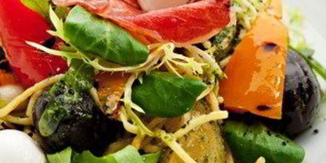 Рецепт Теплого картофельного салата с маслинами и перцем