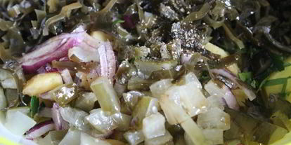 Шаг 2: теплого картофельного салата с морской капустой