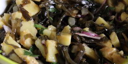 Шаг 3: теплого картофельного салата с морской капустой