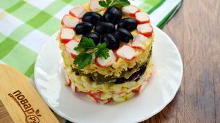 Рецепт Крабового салата с черносливом