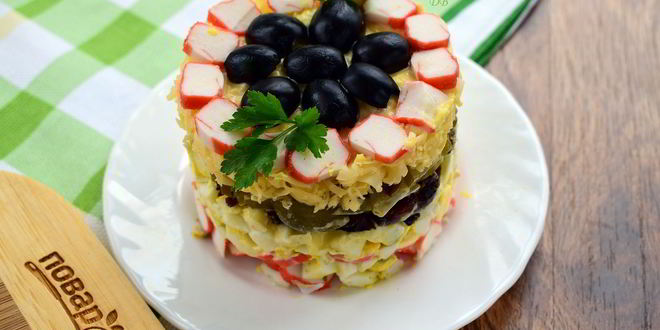 Рецепт крабового салата с черносливом