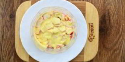 Шаг 2: крабового салата с черносливом