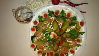 Рецепт Оливье по-царски со свиной вырезкой и креветками на желе из гранатового соуса