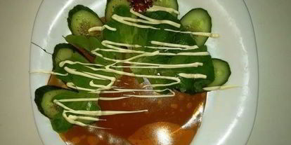 Шаг 5: оливье по-царски со свиной вырезкой и креветками на желе из гранатового соуса