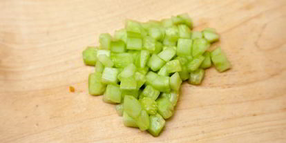 Шаг 3: оливье с куриной грудкой и яйцом-пашот