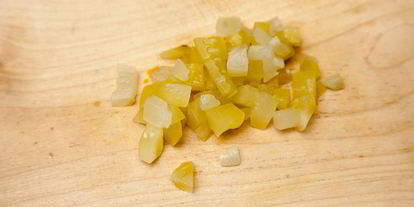 Шаг 4: оливье с куриной грудкой и яйцом-пашот