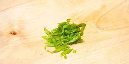 Шаг 6: оливье с куриной грудкой и яйцом-пашот