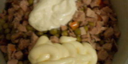 Шаг 2: оливье с морковью, бужениной и зеленым луком