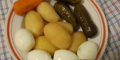 Шаг 3: оливье с морковью, бужениной и зеленым луком