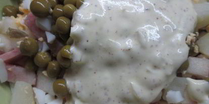 Шаг 1: оливье с окороком и грушей