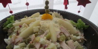 Шаг 2: оливье с окороком и грушей