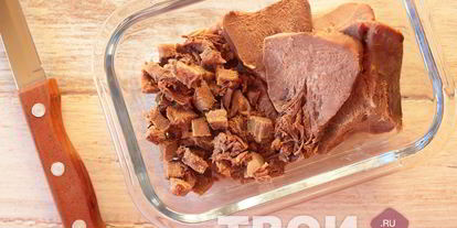 Шаг 2: оливье с языком