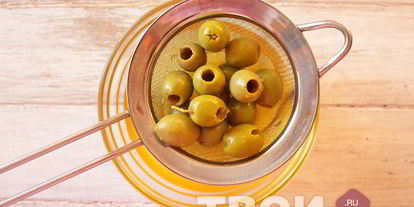 Шаг 3: оливье с языком