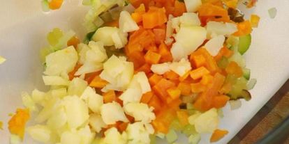 Шаг 2: праздничного салата оливье