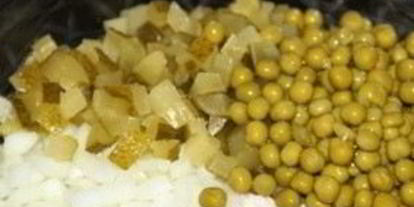 Шаг 4: салата оливье с икрой