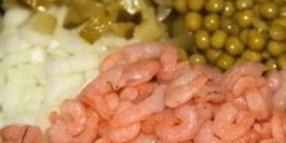 Шаг 5: салата оливье с икрой