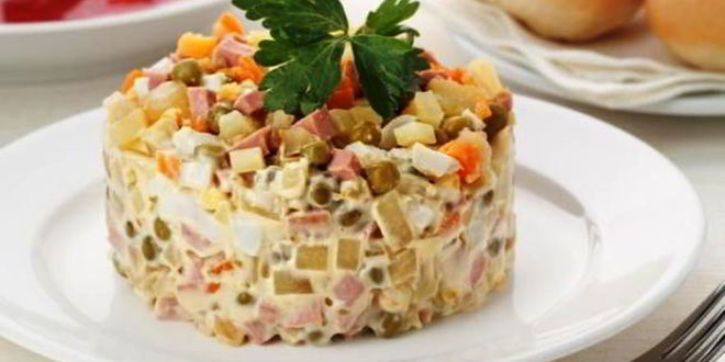 Рецепт салата оливье с колбасой