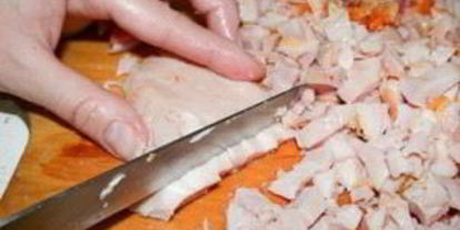 Шаг 1: салата оливье с копченой курицей