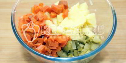 Шаг 1: салата оливье с семгой