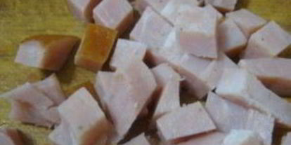 Шаг 2: салата оливье с ветчиной