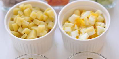 Шаг 2: салата оливье с языком