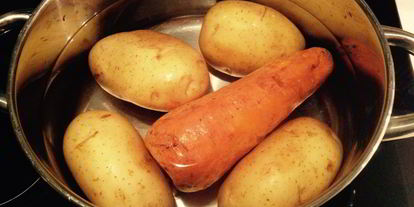 Шаг 1: салата оливье советский