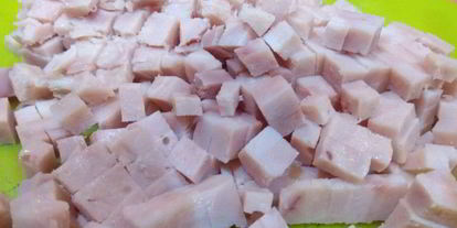 Шаг 2: салата оливье в майонезном блинчике