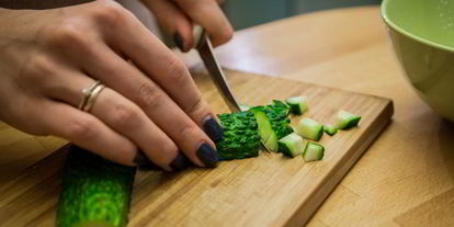 Шаг 1: сыроедного оливье