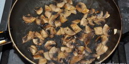 Шаг 1: салата из копченой скумбрии с грибами, яйцом и рисом