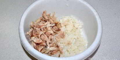 Шаг 2: салата из копченой скумбрии с грибами, яйцом и рисом