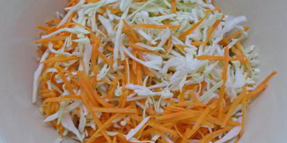 Шаг 4: салата из моркови, капусты и яблока