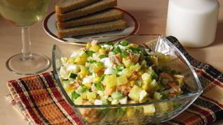 Рецепт Салата из отварной красной рыбы