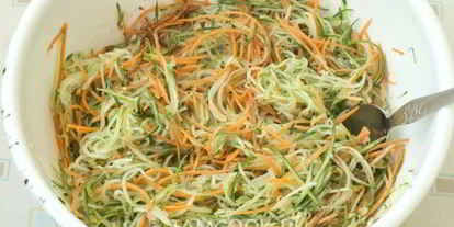 Шаг 6: салата из переросших огурцов на зиму