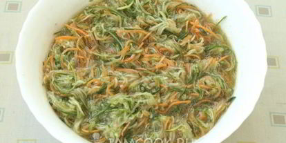 Шаг 7: салата из переросших огурцов на зиму