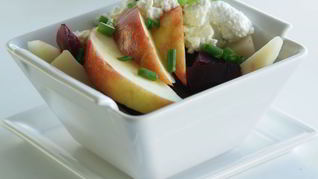 Рецепт Салата из свеклы, картофеля и яблок