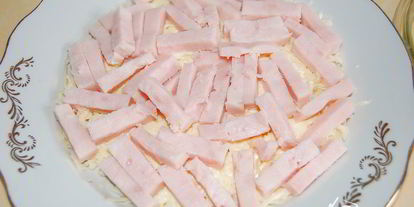 Шаг 2: салата иза ветчин с корейского морковью