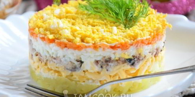 Рецепт салата мимоза с консервами и сыром