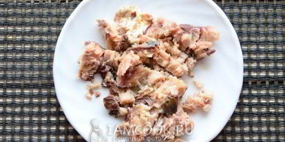 Шаг 5: салата мимоза с консервами и сыром