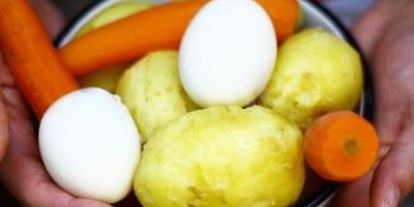 Шаг 3: салата мимоза с плавленым сыром