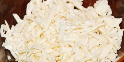 Шаг 4: салата мимоза с плавленым сыром