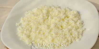 Шаг 4: салата мимоза с сардиной