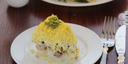 Шаг 15: салата мимоза с сыром и сливочным маслом